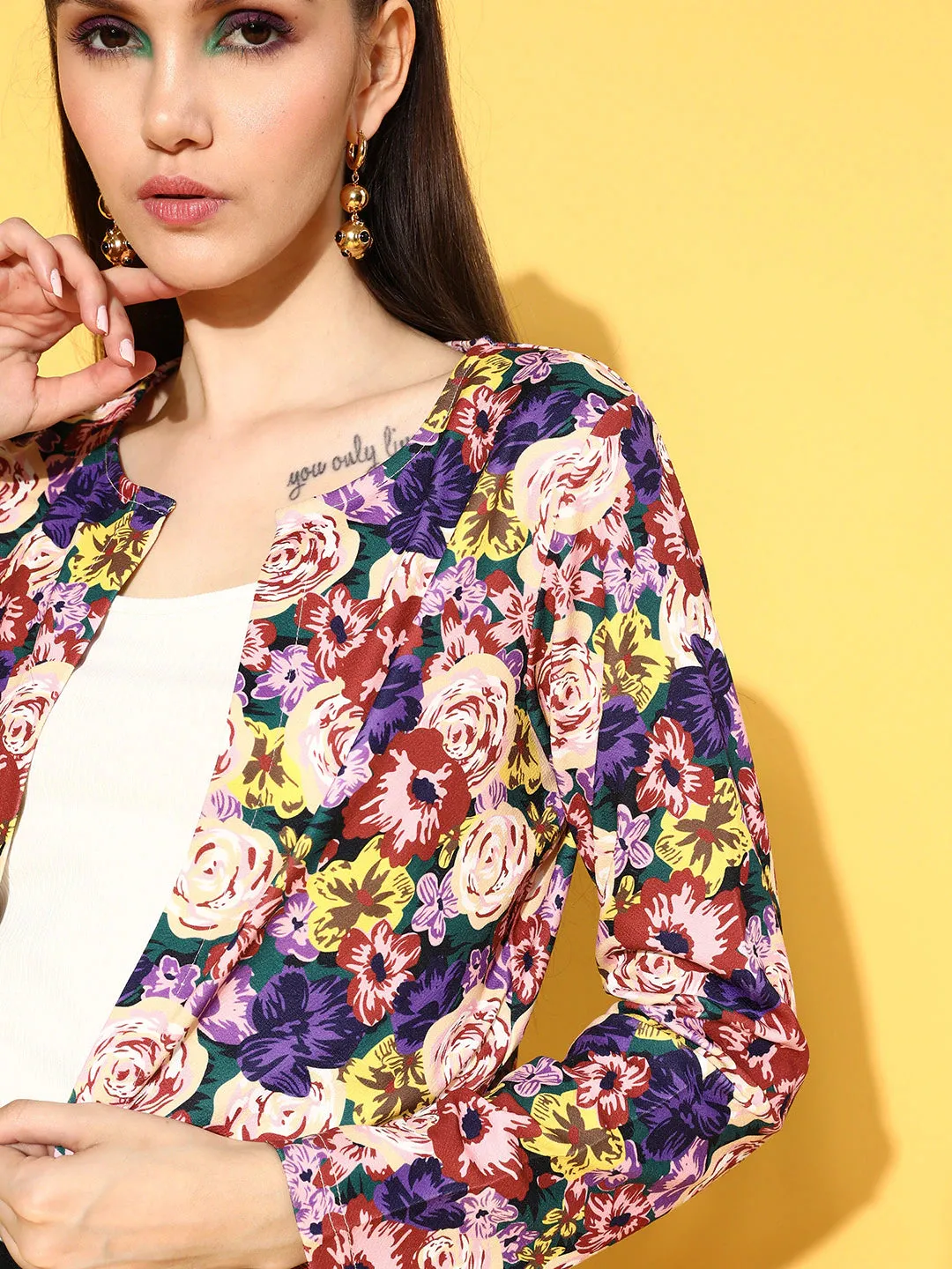 Berrylush Women Multicolour Floral Printed Collarless Open-Front Straight Hem Crop Jacket