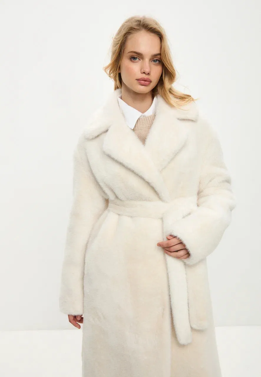 Luxurious Faux Fur Coat Freya - White